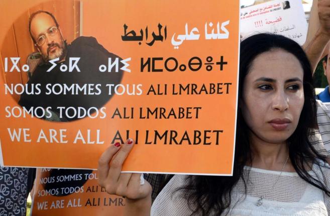 Manifestacin en apoyo al periodista Ali Lmrabet, en Rabat, el pasado...