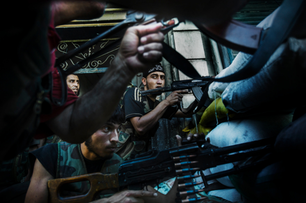 Miembros del ELS, durante un fuerte combate contra las tropas de Asad,...