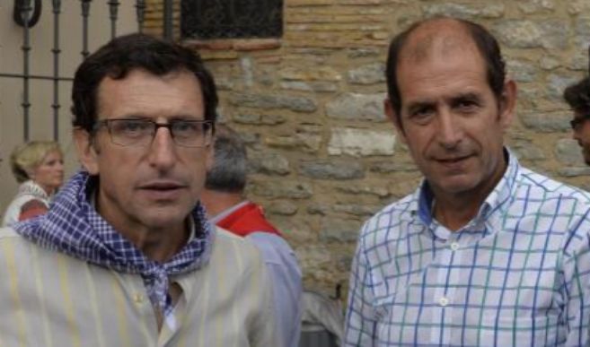 El director de la Ertzaintza, Gervasio Gabirondo, con el jefe de la...