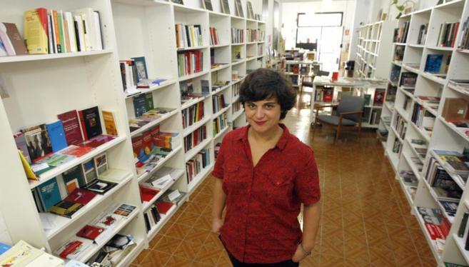 Amanda Cuesta, en la librera La Canbal (calle Npols, 314)
