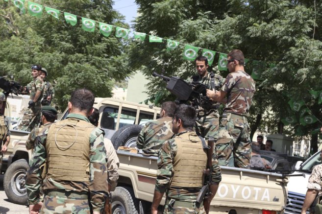 Milicianos kurdos en el ltimo puesto de control en la frontera con...
