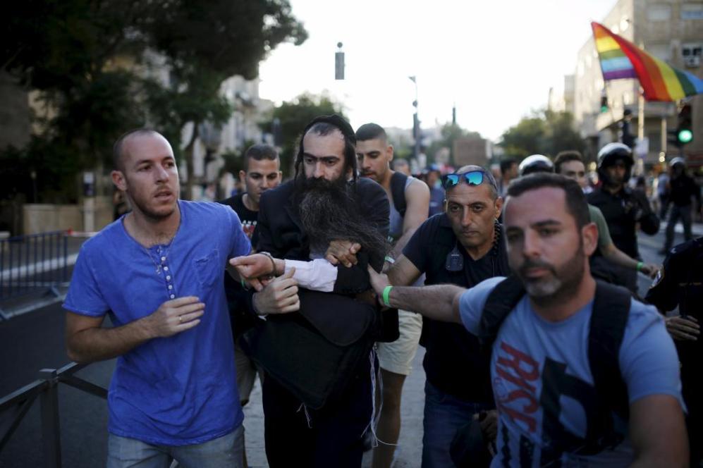La polica israel detiene al asaltante tras el ataque.
