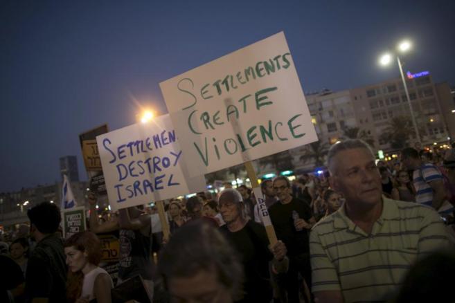 Protestas en Tel Aviv por el beb palestino muerto.