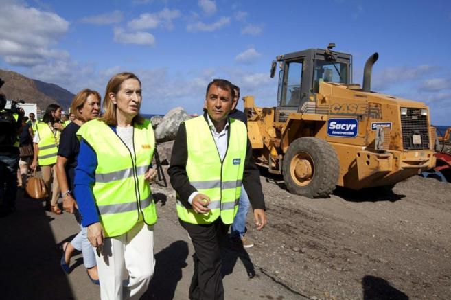 La ministra de Fomento, Ana Pastor, visita unas obras en Tenerife