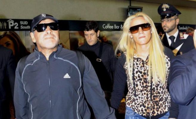 Maradona y su joven novia.