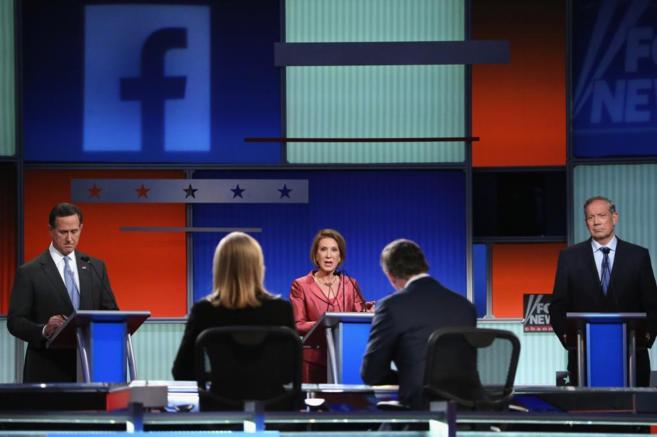 Rick Santorum, Carly Fiorina y George Pataki durante el debate...
