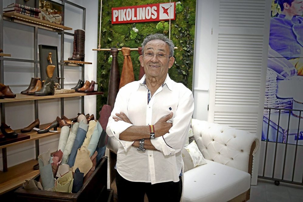 Juan Pern posa en la sede de Pikolinos, empresa que fund hace 30...