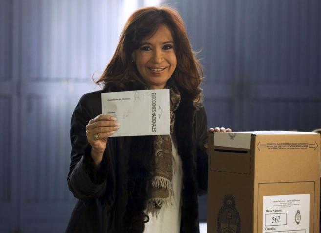 La presidenta argentina, Cristina Fernndez de Kirchner, posa poco...