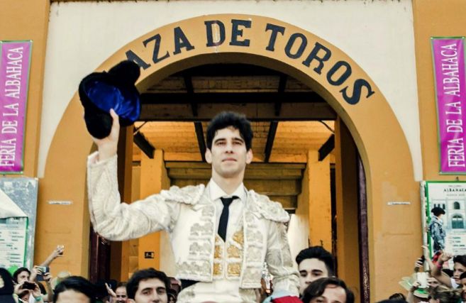 Lpez Simn sale a hombros en la plaza de toros de Huesca este lunes