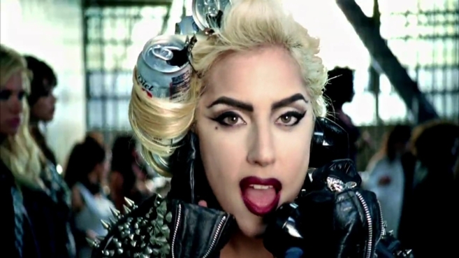 La cantante Lady Gaga en el videoclip de 'Telephone'.