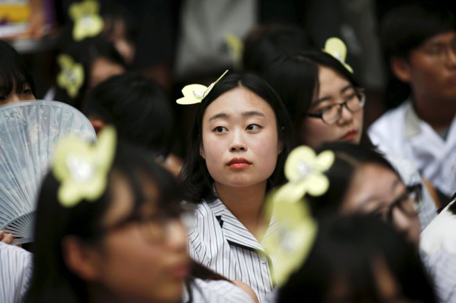 Chicas surcoreanas protestan frente a la embajada de Japn por el...