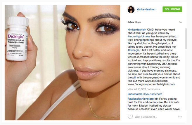 Detalle del post en Instagram en el que Kardashian promociona el...