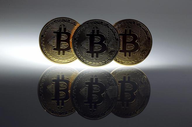 Monedas ilustrativas de bitcoins