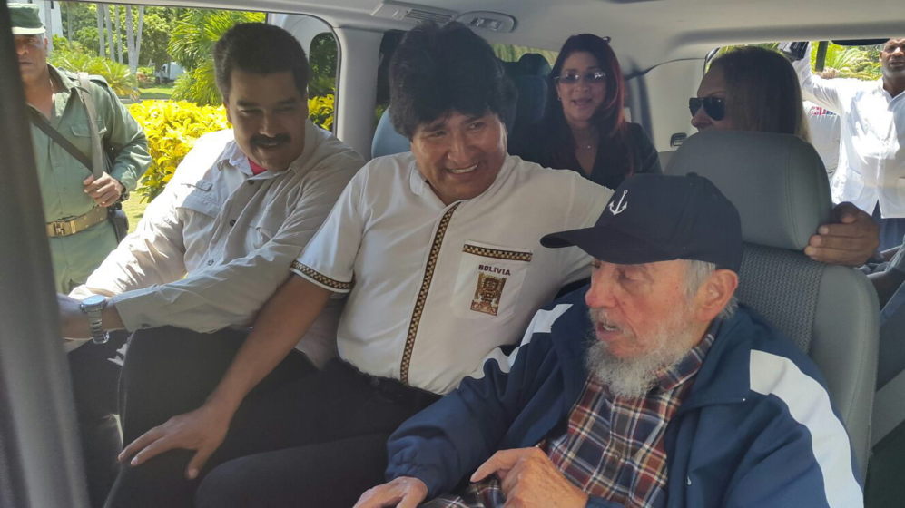 Los presidentes de Venezuela y de Bolivia, junto al lder cubano...