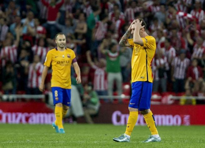 Messi se lamenta en San Mames con Andrs Iniesta de fondo