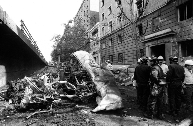 Fotografa del atentado perpetrado por ETA, en 1993, en la calle...