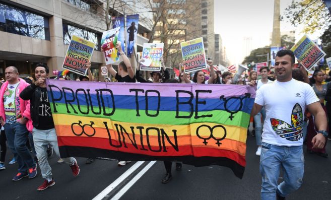 Cientos de personas participan en una marcha por el matrimonio gay en...