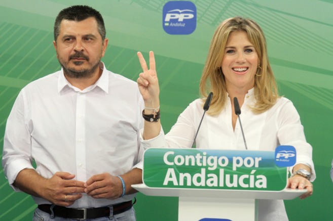 Los vicesecretarios del PP-A Toni Martín y Ana Mestre, en la rueda de...