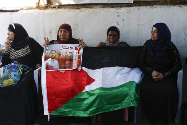 Un grupo de mujeres palestina piden la liberacin de Allan, que lleva...