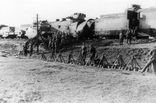 Varios trenes portan tanques capturados por la 14  Divisin...