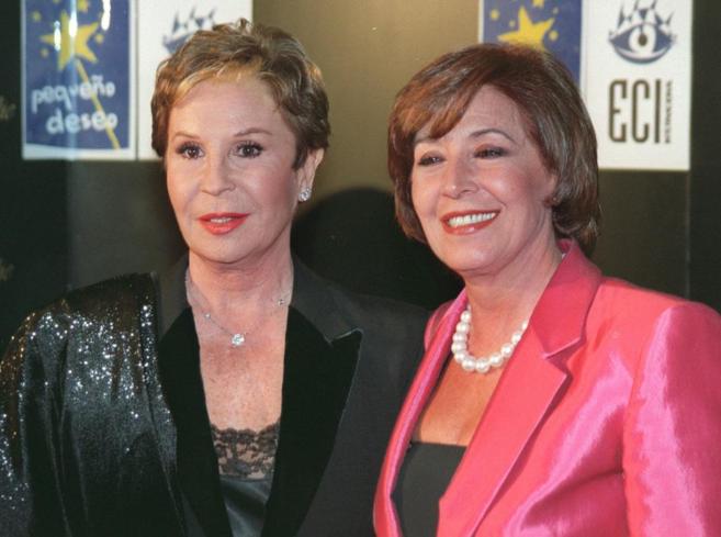 Las actrices Lina Morgan y Concha Velasco, en una imagen de 2001.