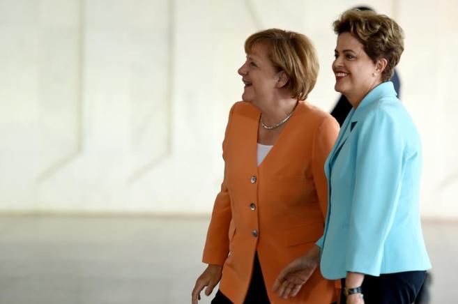 La mandataria brasilea Dilma Rousseff con a la canciller alemana...