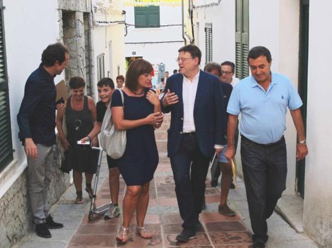 El presidente de la Generalitat, Ximo Puig, junto a la presidenta...
