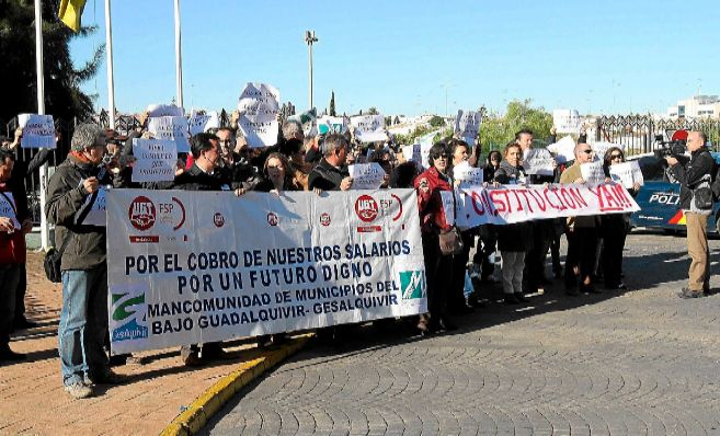 Antiguos trabajadores del Bajo Guadalquivir se manifiestan en 2011 por...