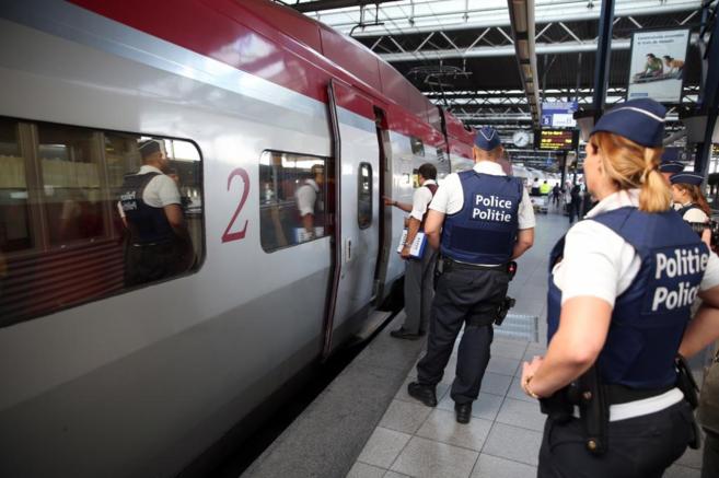 Policía belga inspecciona el tren en el que intentó atentar El...