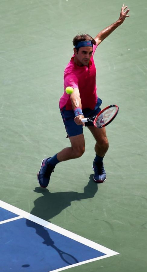 Revs cortado de Federer durante la final de Cincinnati.