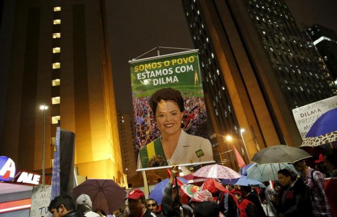 Pancarta de apoyo a Roussel durante una de las manifestaciones en Sao...