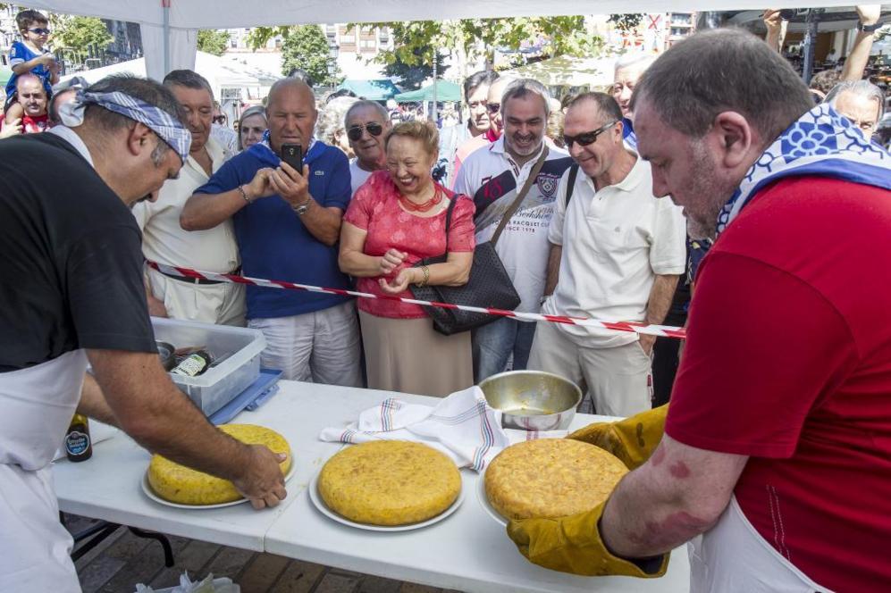 Concurso de tortillas de patata en la Aste Nagusia 2015