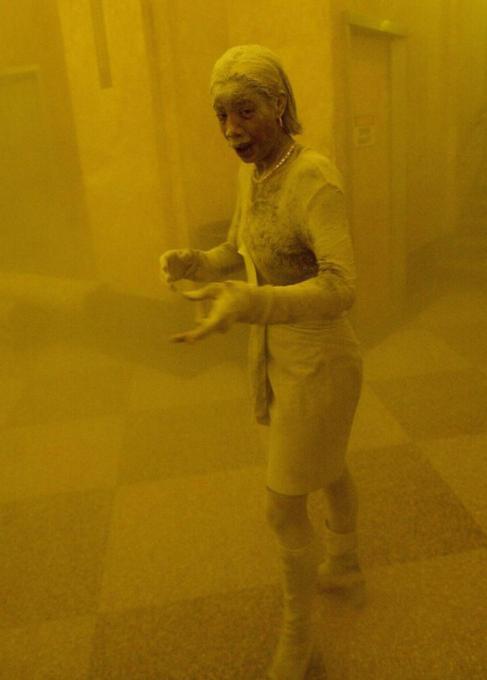 Marcy Borders, cubierta de polvo tras el 11-S.