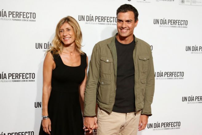 Pedro Snchez y su mujer, Begoa Fernndez, durante el estreno de...