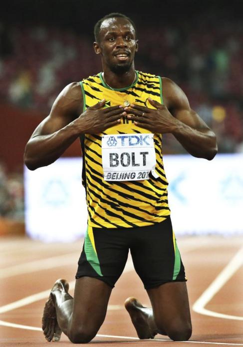 Bolt celebra su victoria en los 200 metros en el Mundial de Pekn