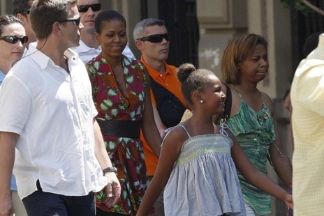 Michelle Obama y su hija Sasha, en Granada