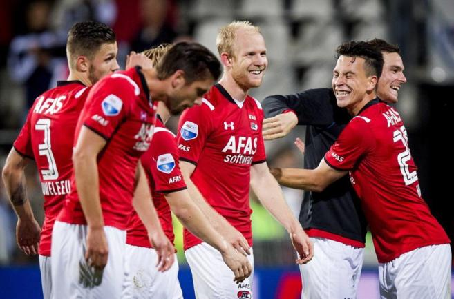 Jugadores del Alkmaar celebran una victoria contra el Astra Giurgiu