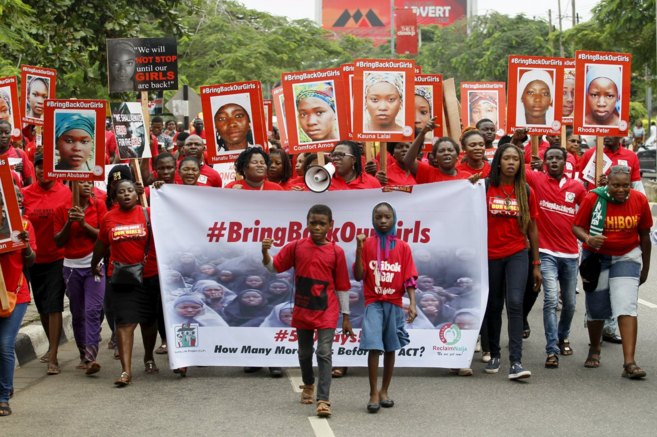 Decenas de personas protestan en Lagos por el largo secuestro de las...
