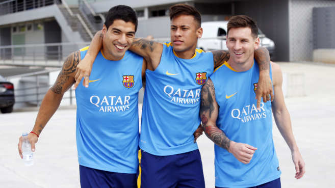 Luis Surez, Neymar y Messi caminando juntos en la ciudad deportiva