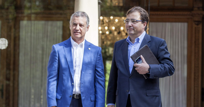 El lehendakari Urkullu con el presidente de Extremadura, Fernndez...