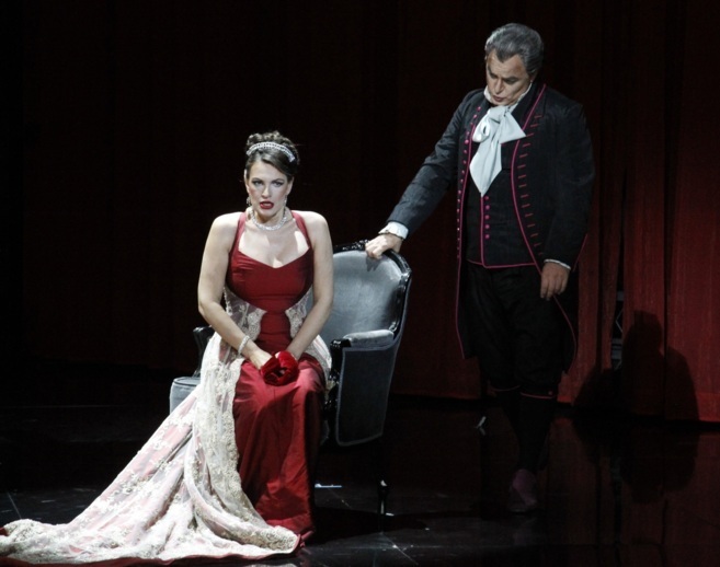 Ainhoa Arteta, como Floria Tosca, y Roberto Frontali, en el papel del...