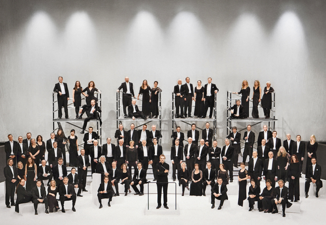 Los integrantes de la Orquesta Filarmónica de Oslo posan en una...