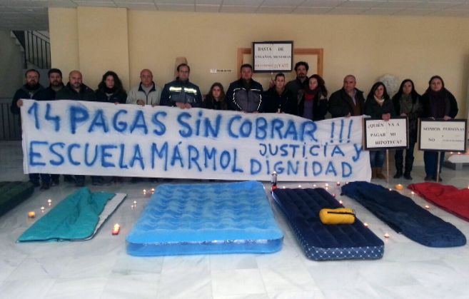 Trabajadores de la Escuela del Mrmol de Andaluca, en una protesta...