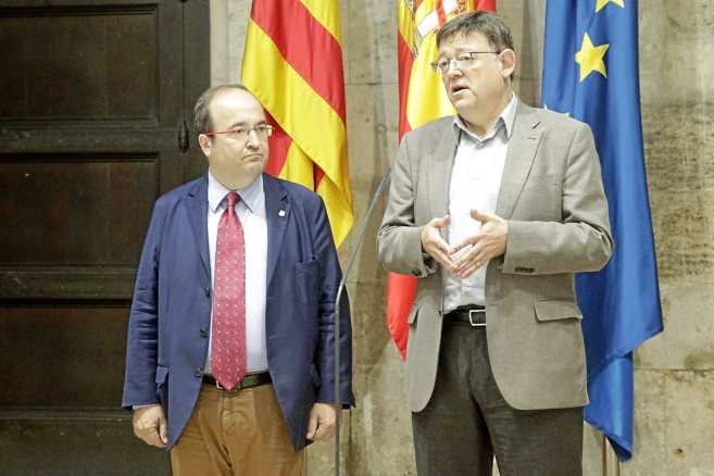 El lder del PSC, Miquel Iceta, junto al presidente de la...