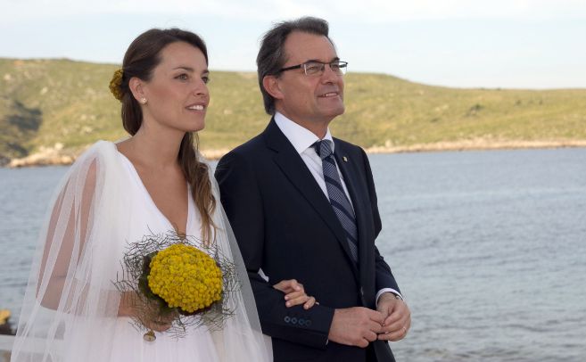 Patricia Mas y su padre durante su boda en Menorca.