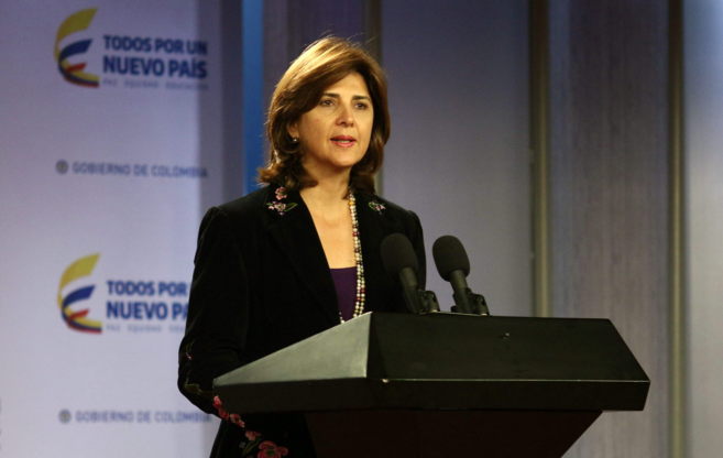 La ministra de Relaciones Exteriores colombiana, Ángela Holguín,...