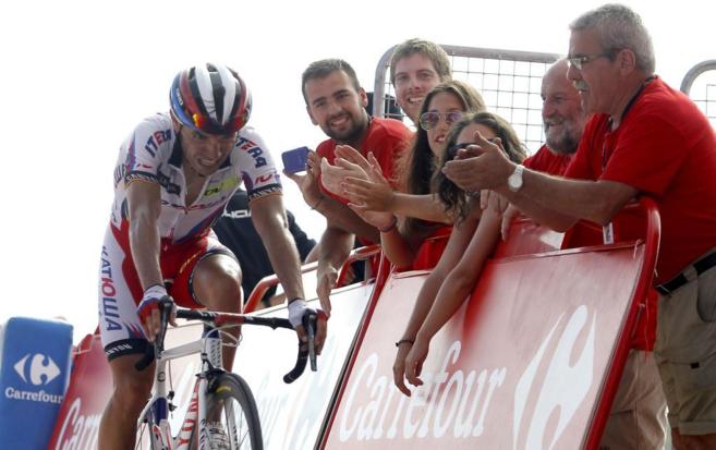 Purito cruza la meta en la novena etapa de la Vuelta 2015.