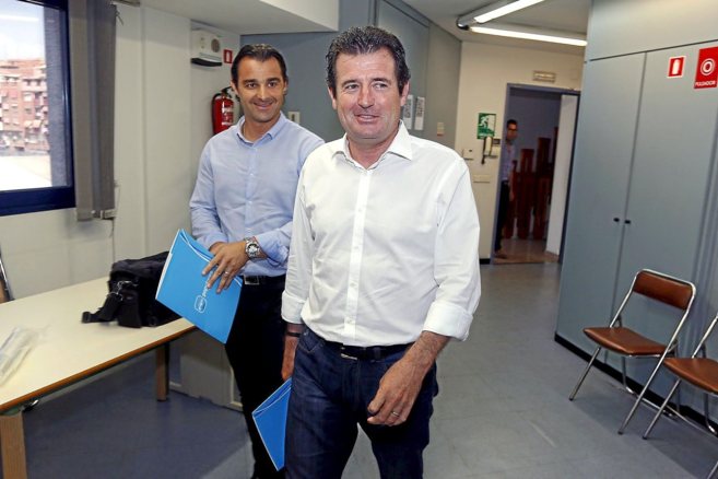 El presidente del PP de Alicante, Jos Cscar, y el secretario...