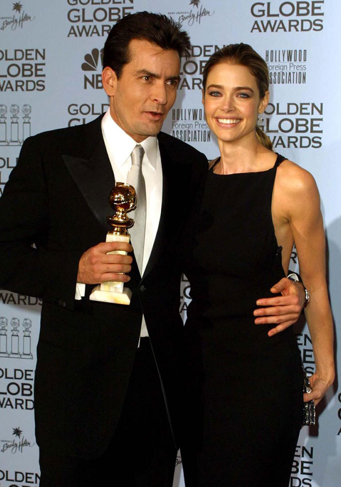 En 2002, Charlie Sheen recibi un Globo de Oro por su interpretacin...