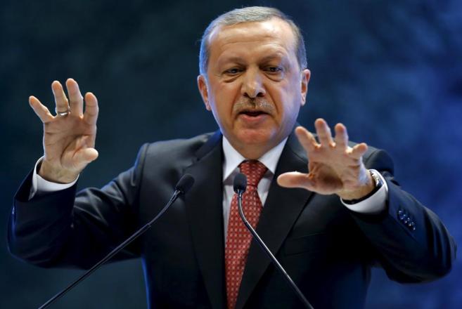 El presidente turco Tayyip Erdogan durante una conferencia de prensa,...